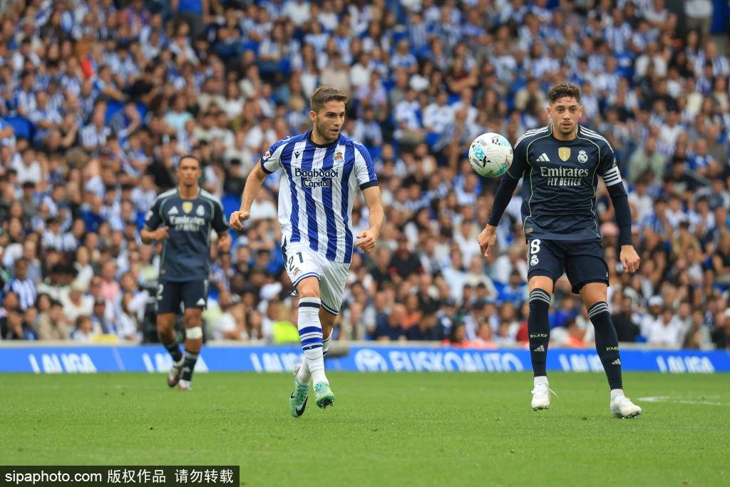 阿诺德伤势分析：腿筋拉伤或缺阵3-4周，皇马的防线将如何应对？